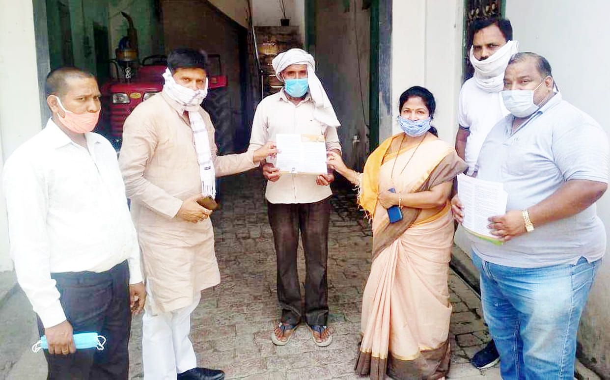 BJPers distributed masks and sanitizers in homes