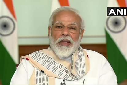 मुख्यमंत्रियों से वार्ता करते प्रधानमंत्री नरेंद्र मोदी