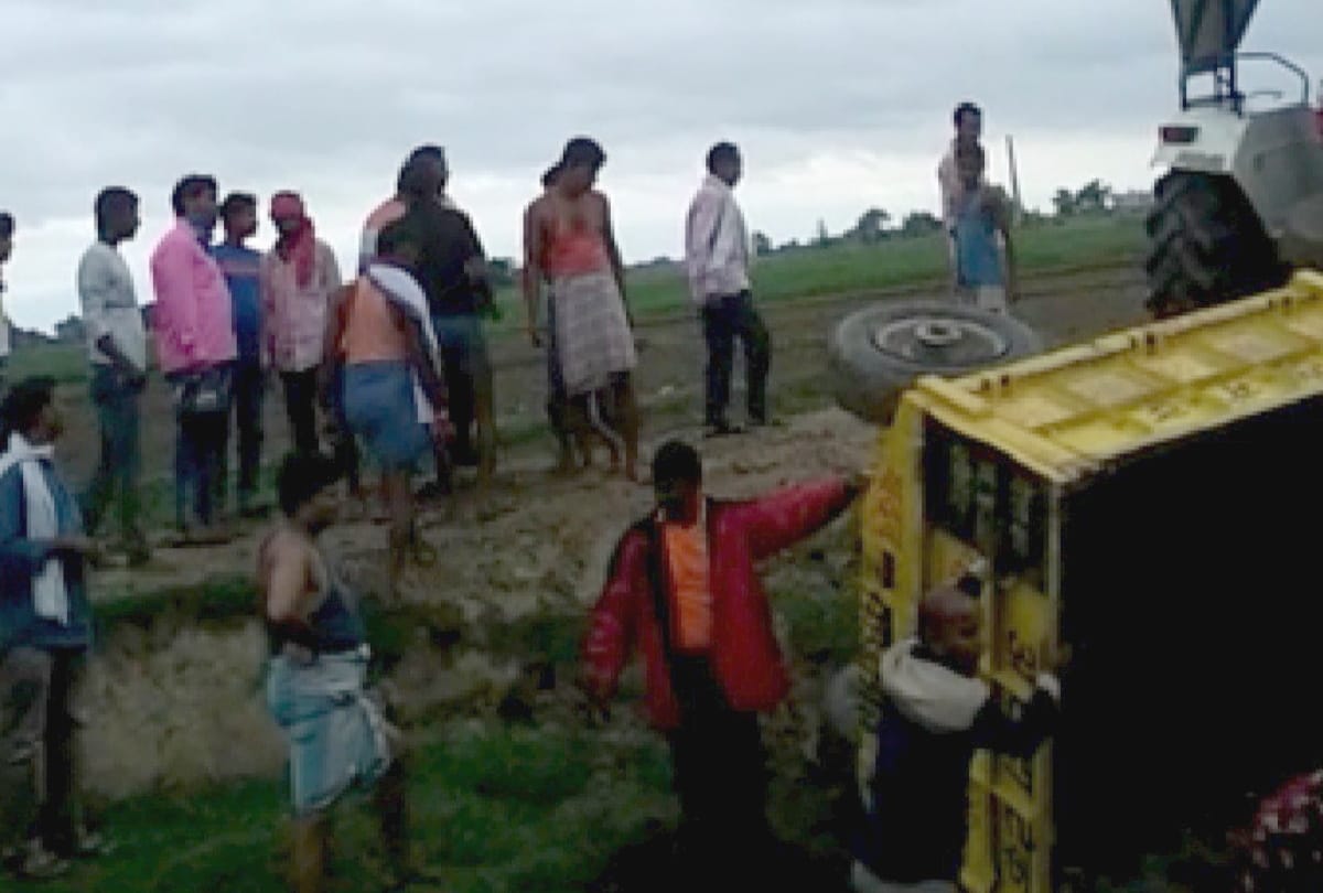Many people injured when tractor-trolley overturned going to funeral in siddharthnagar