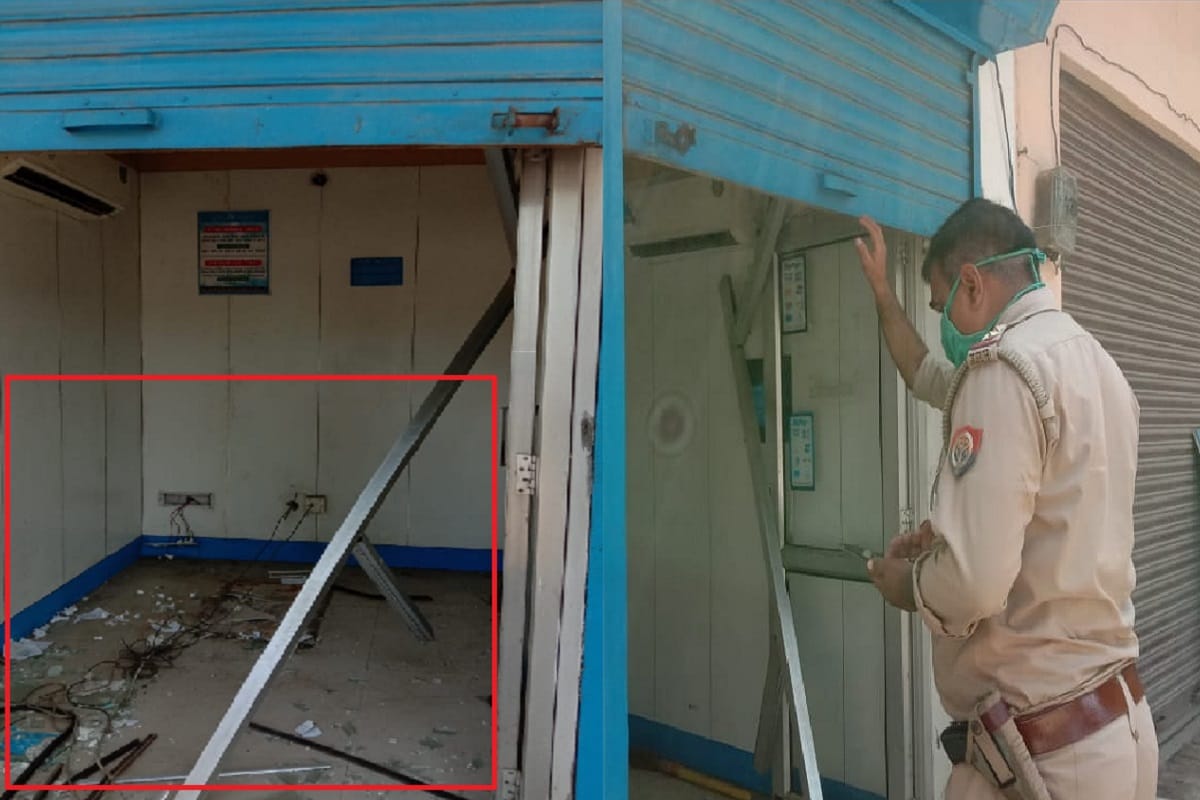Thieves was looted Canara Bank ATM in Sarsawa area of Saharanpur