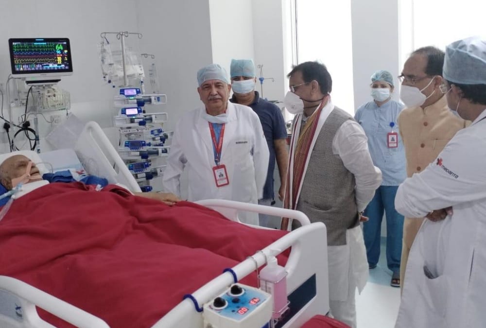 lalji tandon death Doctors too had moist eyes while farewell, see photos