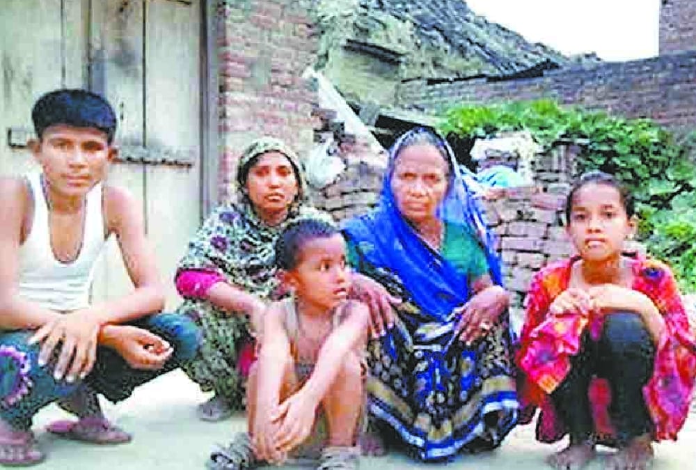 A lady of Sultanpur wants help to get his husband's dead body fron Saudi Arab.