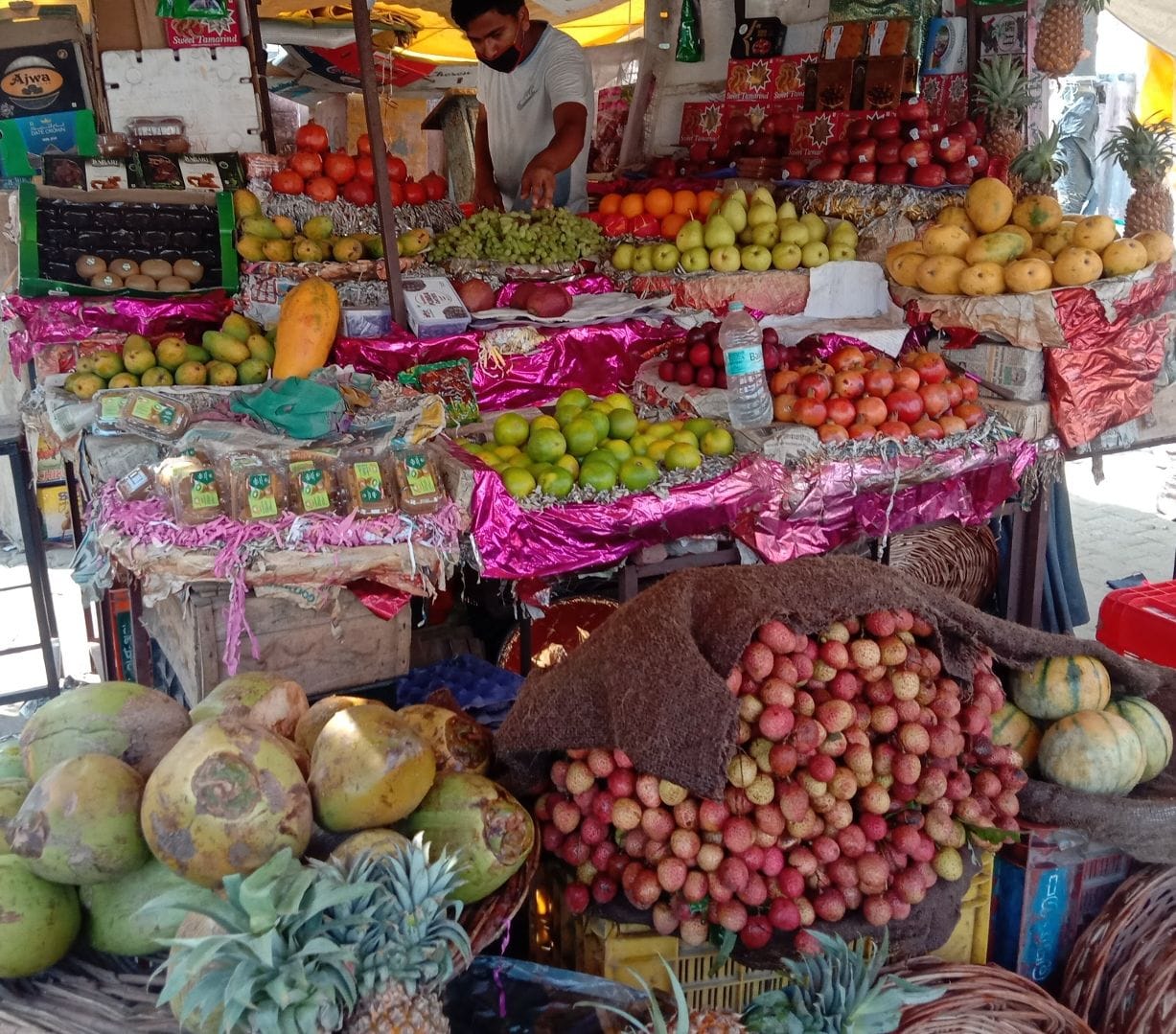 Fruits prices soared, people engaged in increasing immunity
