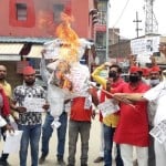 सपा कार्यकर्ताओं ने फूंका पुतला।