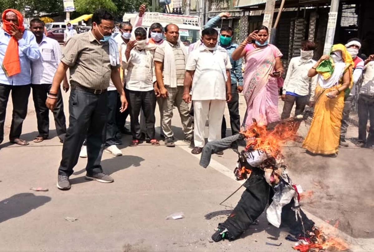 Boycott China News: Resentment over the martyrdom of soldiers, Congressman burnt effigy of China