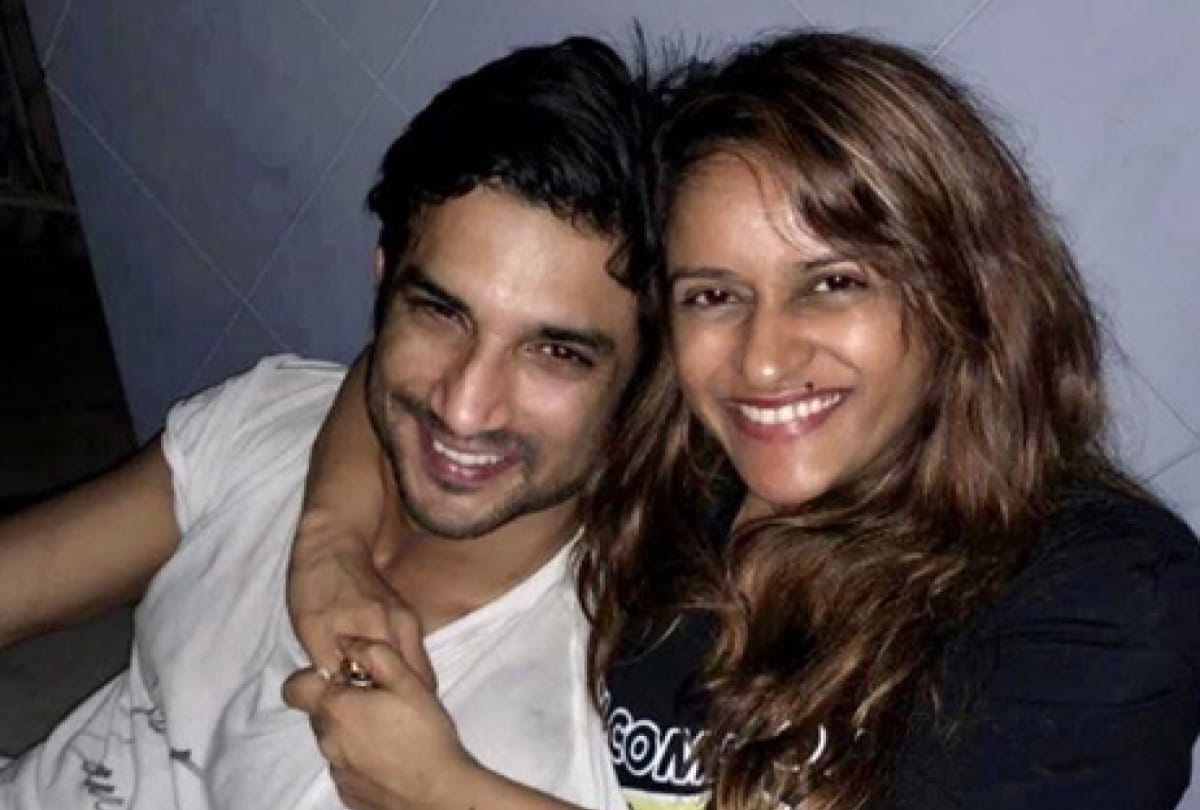 Sushant Singh Rajput Write With his Both Hands at The Same Time Video Goes Viral