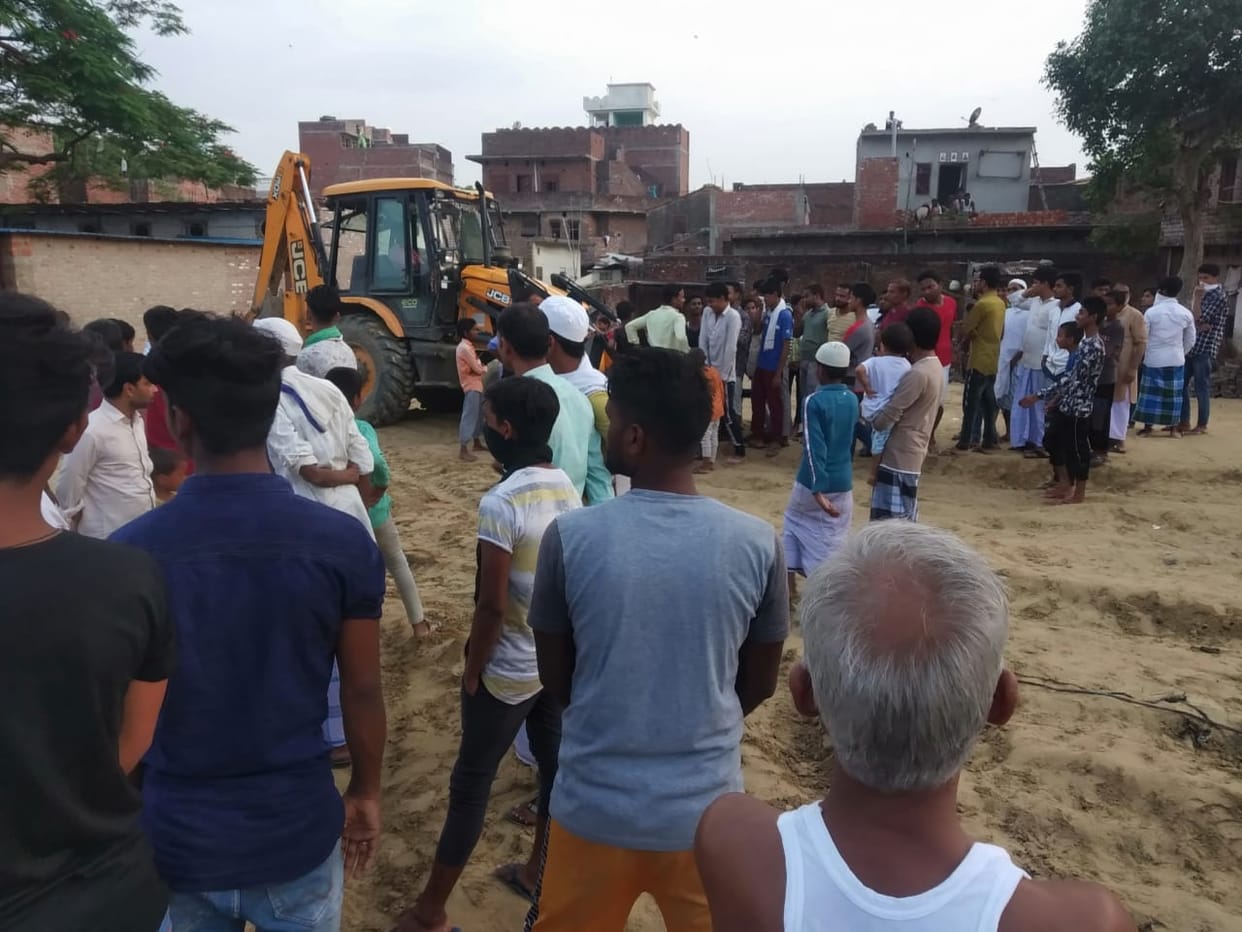Eliminated Gadhi by patting, started digging on complaint