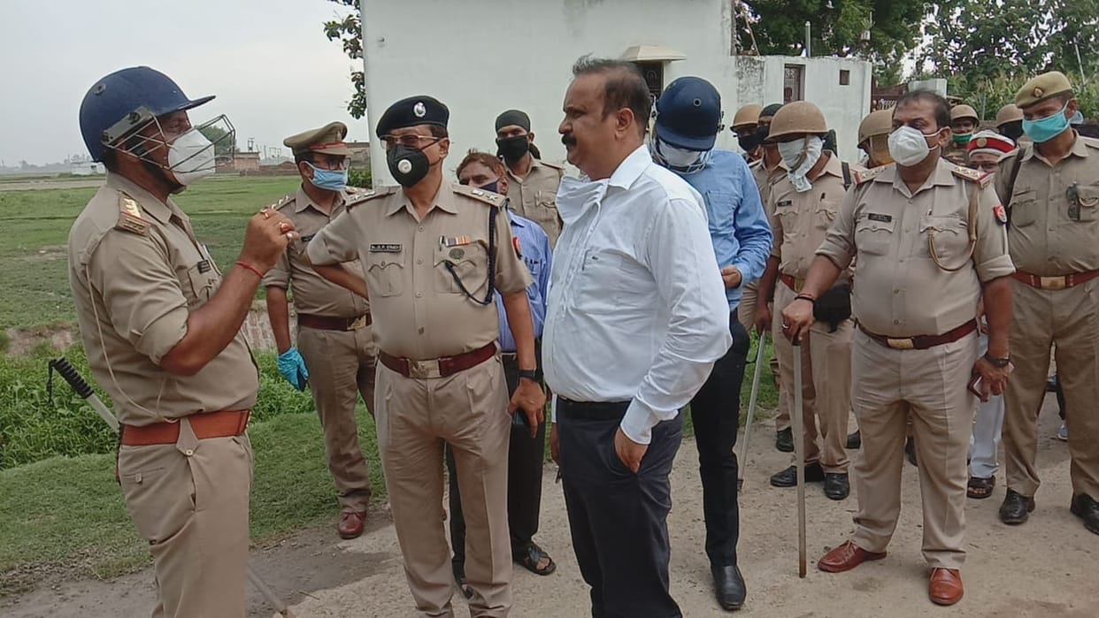 Fighting, brick-and-stone between two communities
