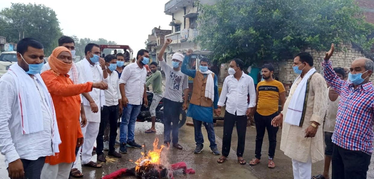 People's anger against China erupted, Chinese President's effigy burnt