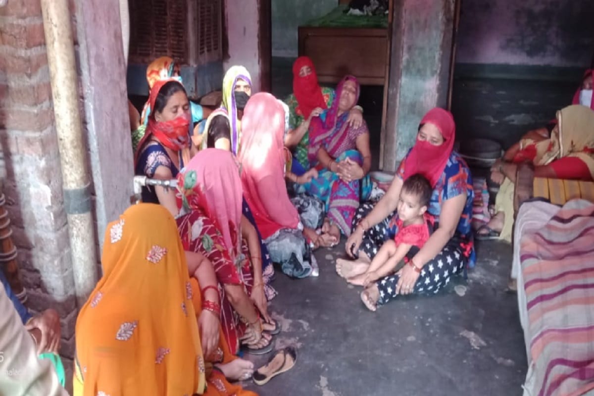 Father and son died from fever in a village in Baghpat district and villagers have fear of Korona