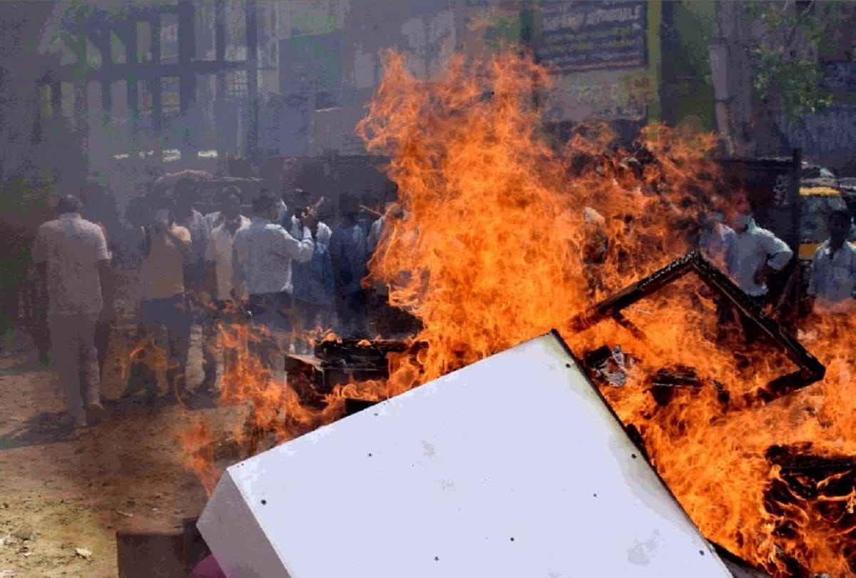 Gurugram people burn effigy and chinese products protest against chinese infiltration in galvan valley