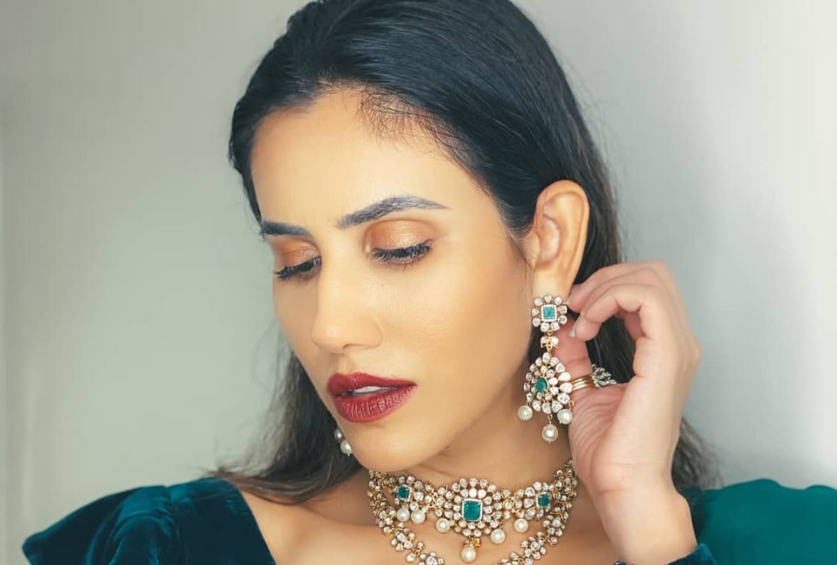 divyanka tripathi and sonali seygall worn look alike same outfit in dadasaheb phalke international awards 2020