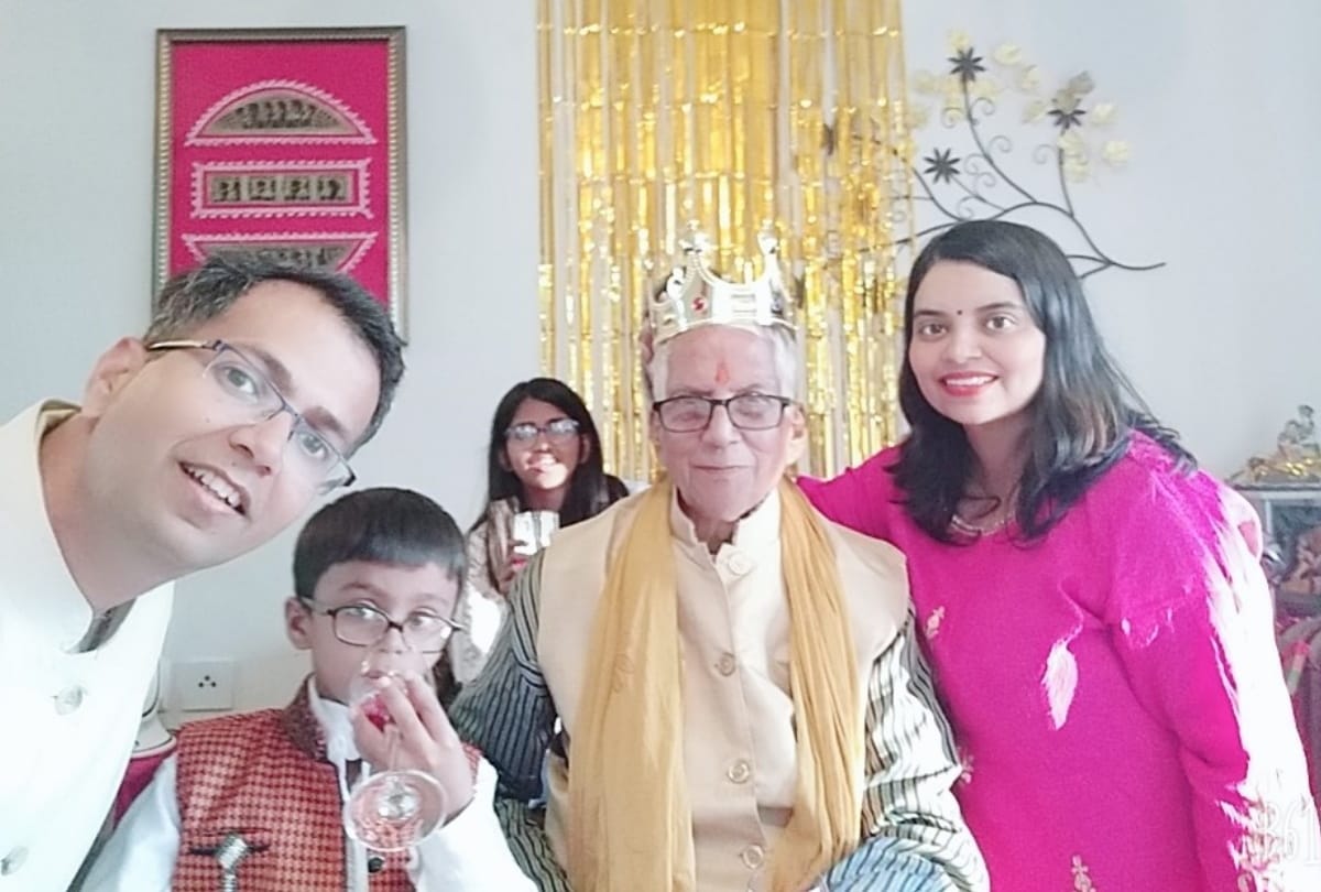 Unique celebration of 50th marriage anniversary by Zoom app