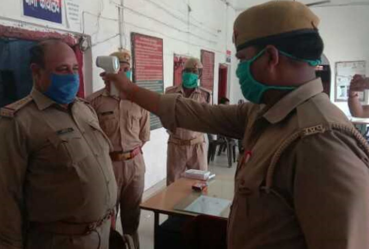 SP City inspects Kotwali, opens rifle from police personnel