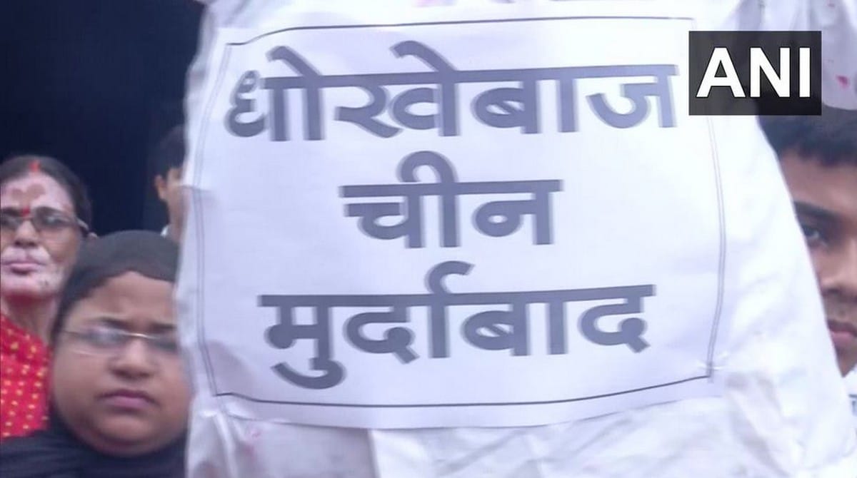 Boycott China News : India China Border NGO Vishal Bharat Sansthan burn Chinese flag and effigy of Chinese President Xi Jinping in varanasi