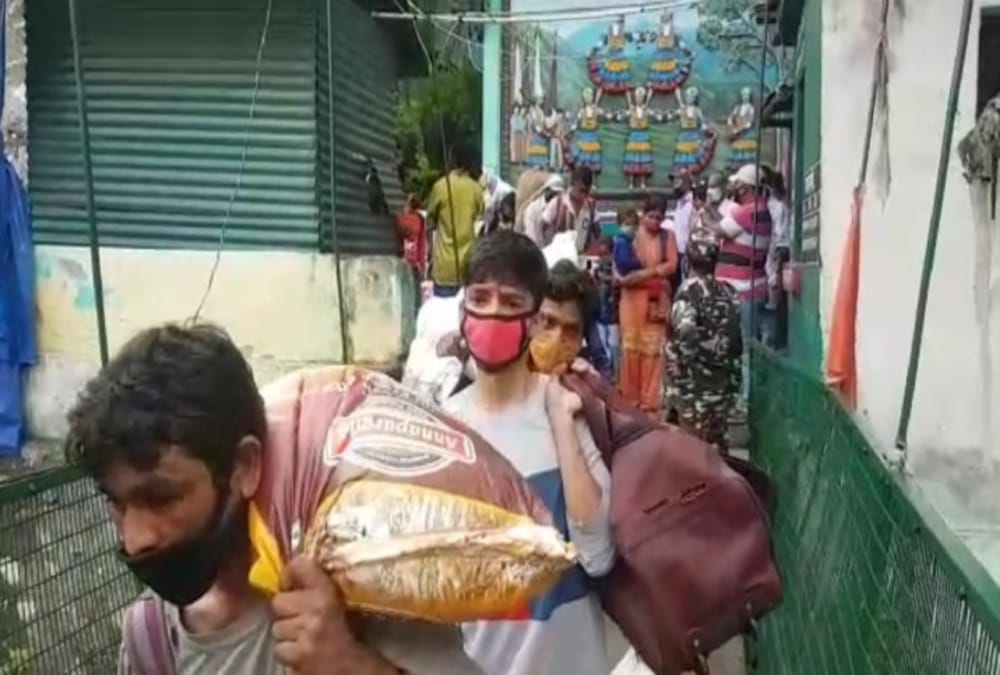 India nepal swing bridge in dharchula Open for one hour, Many Migrants Come back home