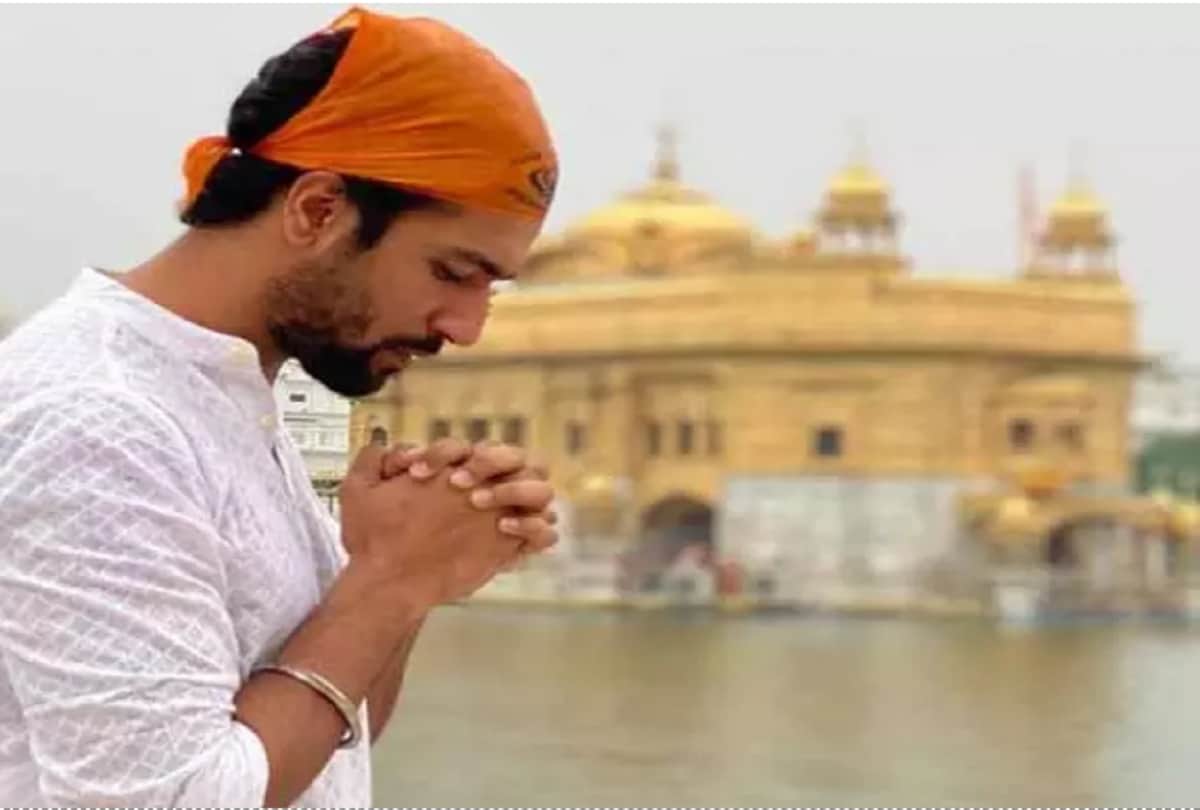 Vicky Kaushal prays for Sushant Singh Rajput for his peace