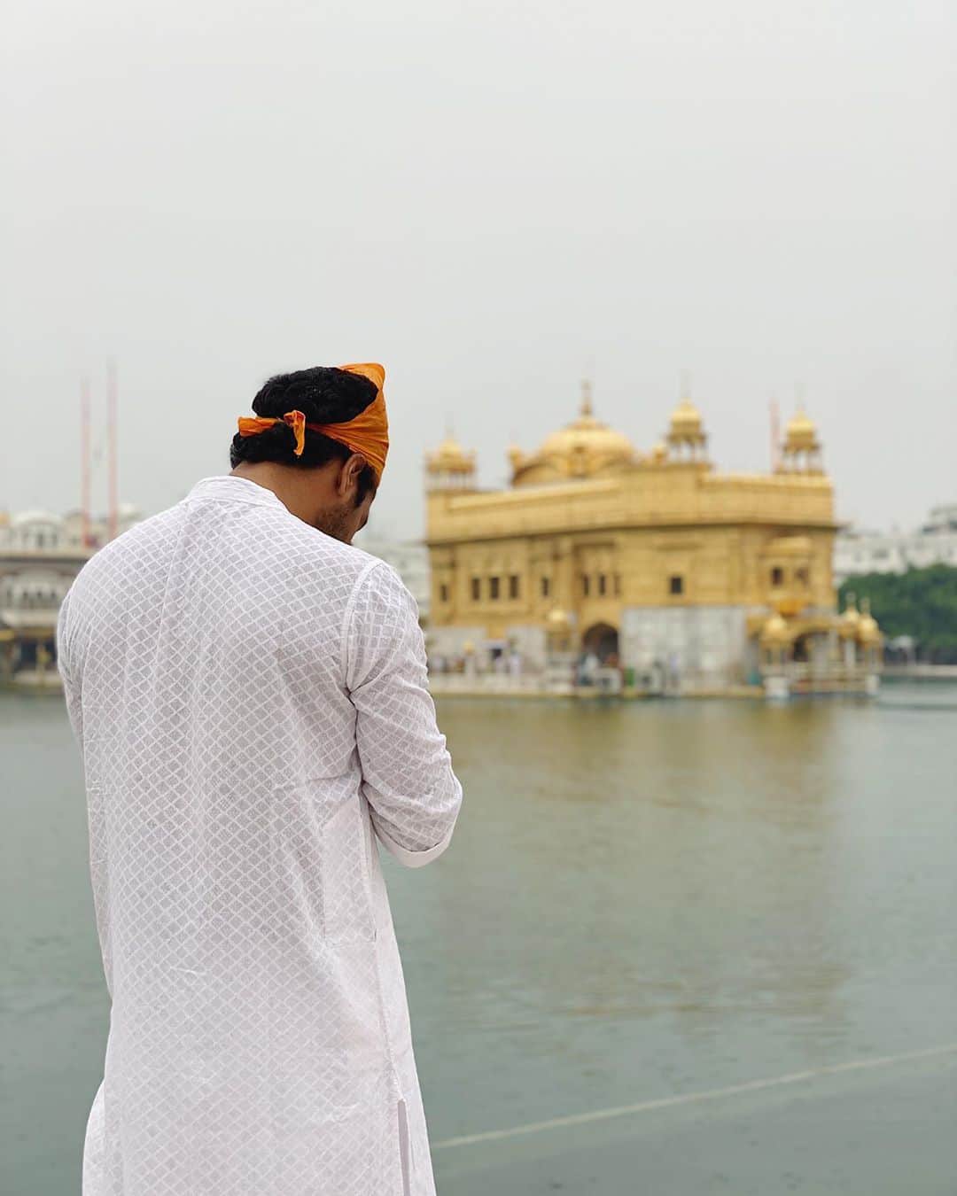 Vicky Kaushal prays for Sushant Singh Rajput for his peace