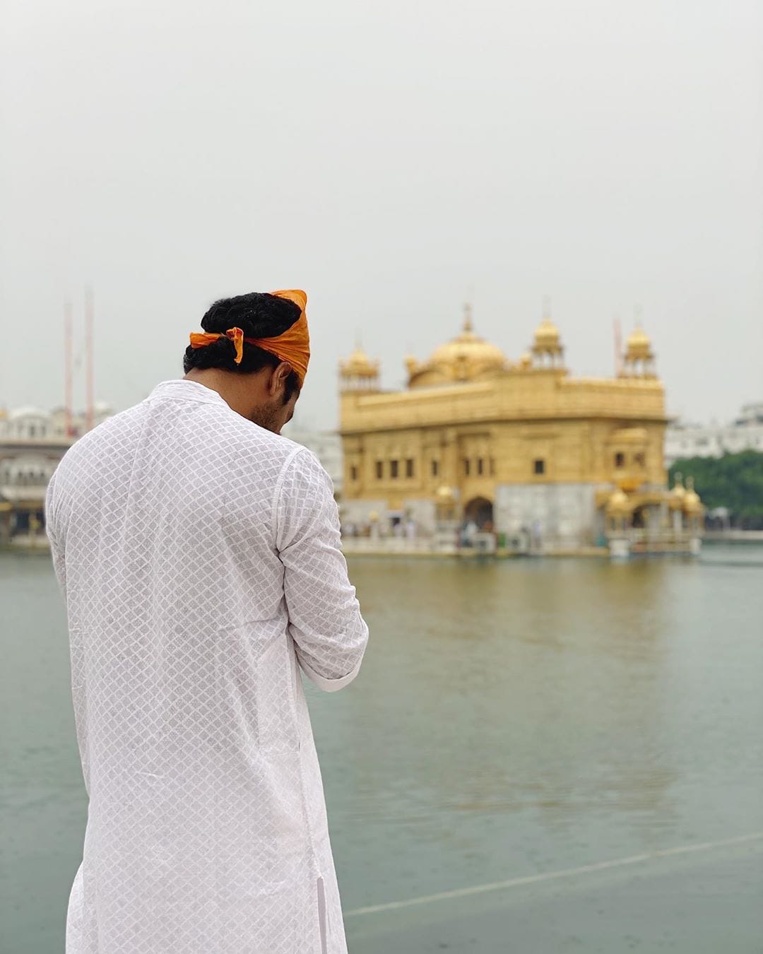 Vicky Kaushal prays for Sushant Singh Rajput for his peace