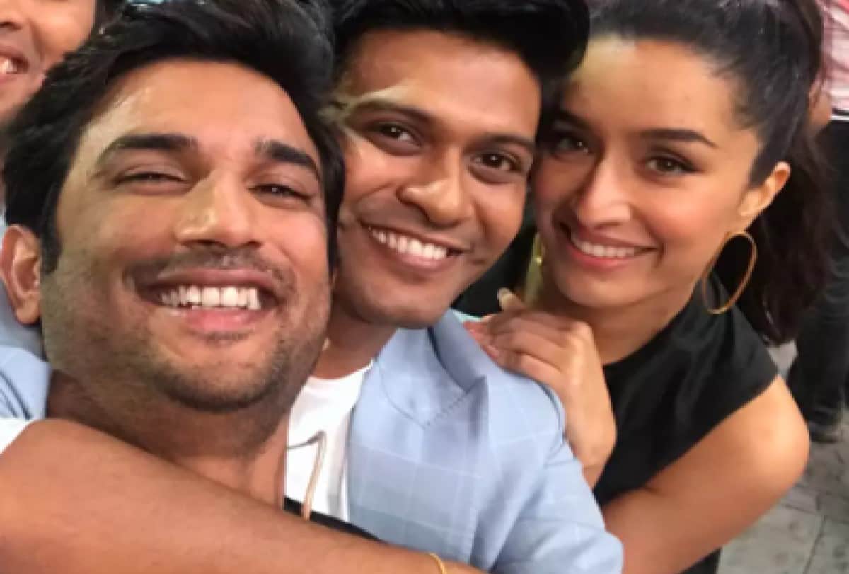 Shraddha Kapoor Varun Sharma and Nitesh Tiwari gave tribute to Sushant Singh Rajput on one year complete of Chichhore