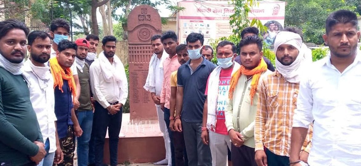 Tribute to martyrs by taking out candle march