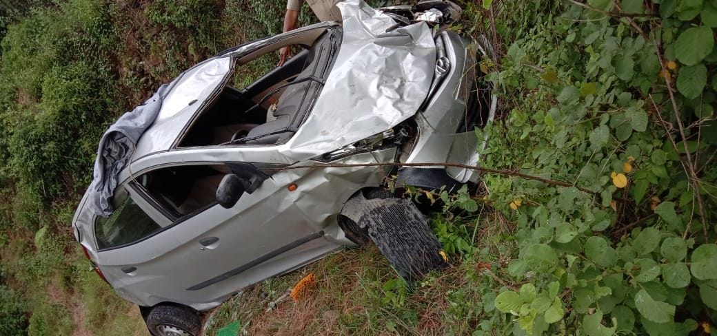 Car crash, father and son injured