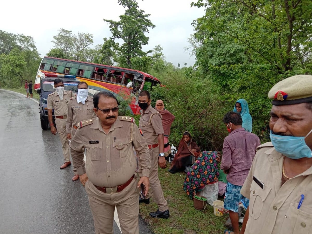 Many people injured in bus truck accident sonbhadra up