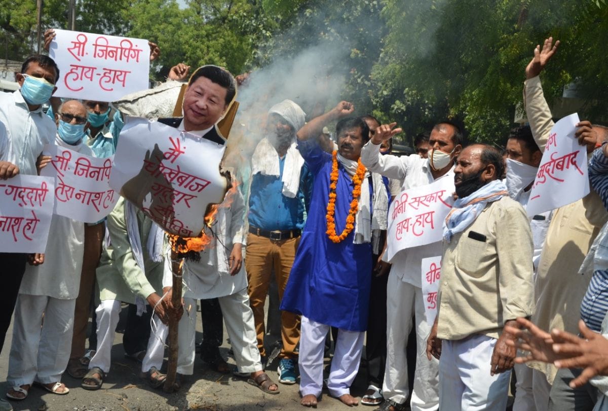 Mathura People Burnt Effigy Of Chinese President Boycott Made In Chaina