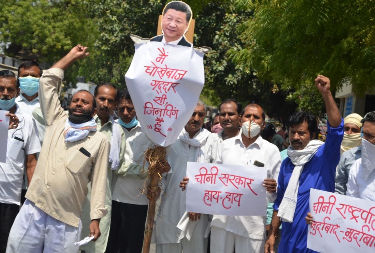 Mathura People Burnt Effigy Of Chinese President Boycott Made In Chaina