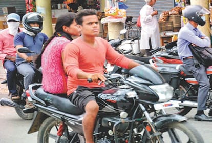 Neither face cover nor social distance, people are unaware of the fear of Corona