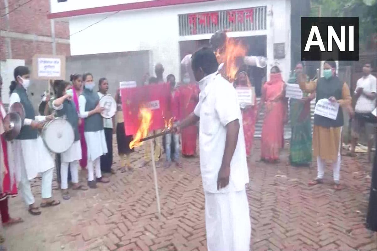 Demonstrations across India over China cowardly acts in Galwan valley, people blow effigies of xi Jinping, see photos