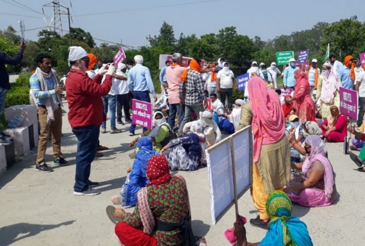 PTI Teachers Protest in Front of Education Minister Kanwar Pal Gurjar