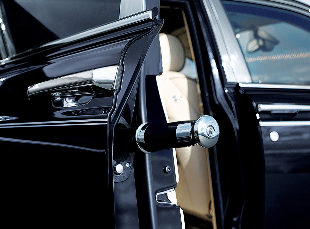these 10 unique luxury car features you never heard ever, features of Rolls-Royce Cullinan to Bentley Bentayga