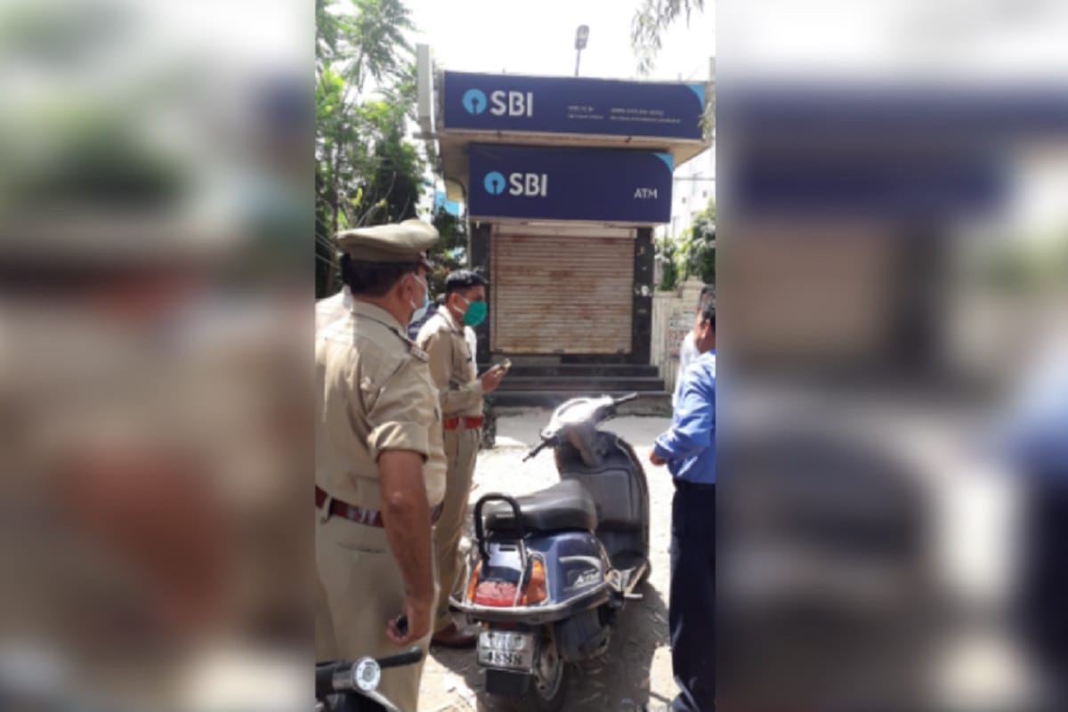 The criminals have looted SBI Bank ATM in Delhi-Saharanpur Highway of Saharanpur