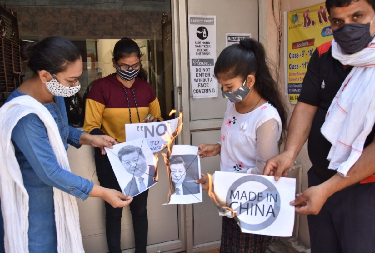 Mathura People Burnt Effigy Of Chinese President Boycott Made In Chaina