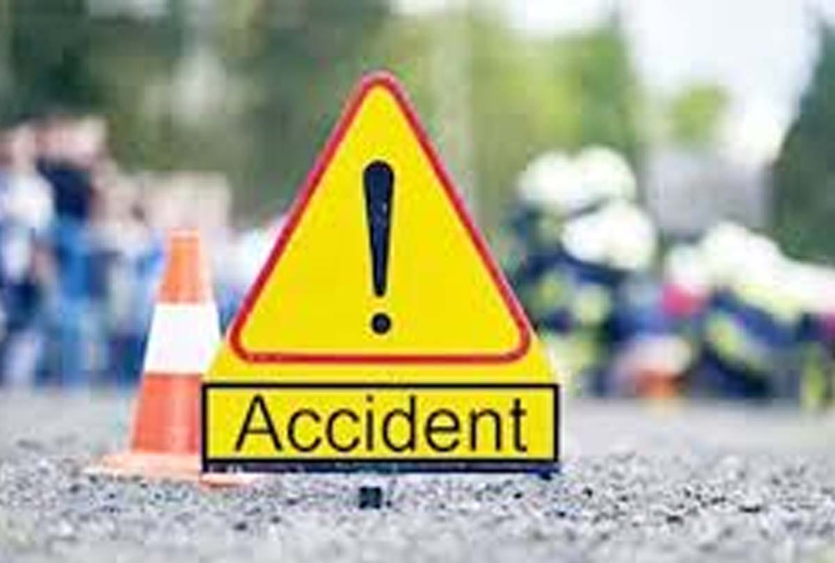 Three cousins collide with tanker, one dead in fatehpur