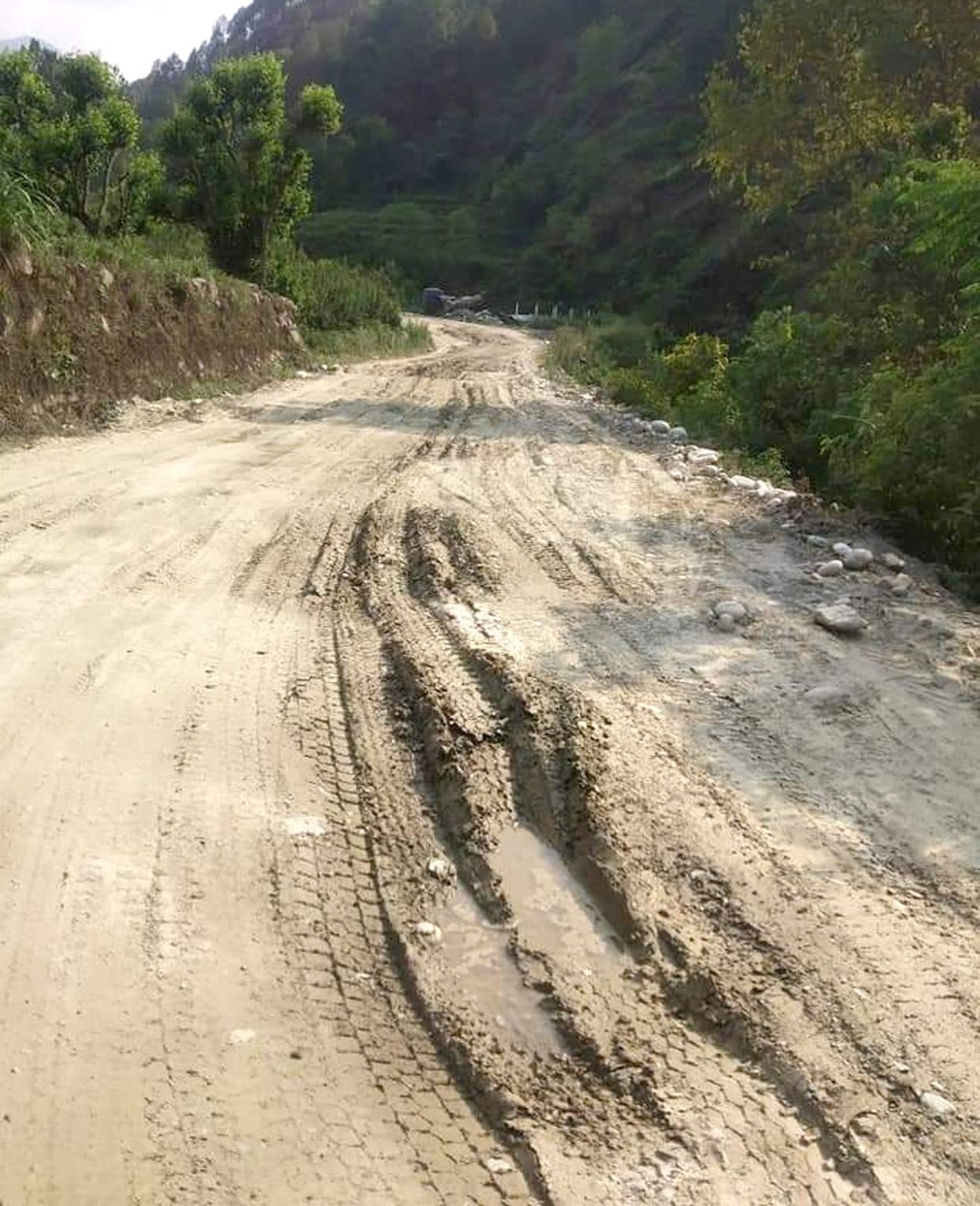 Pushta collapsed near Pingarh Gadere, Rath disconnected from Kotdwar