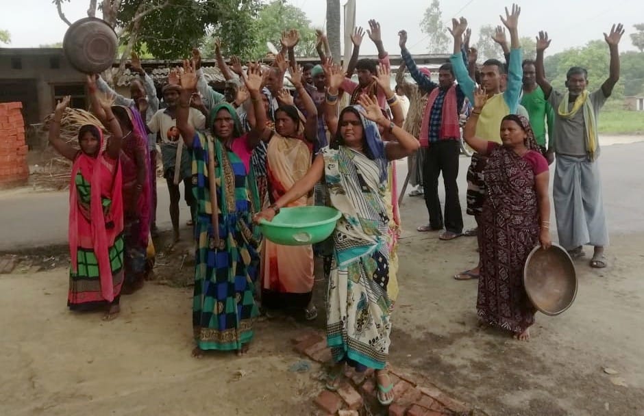Migrants demonstrated on not getting work