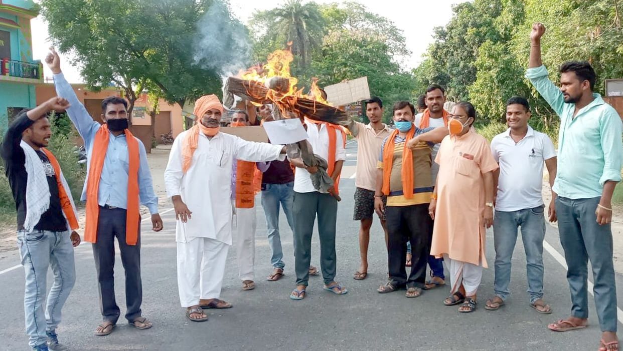 Shiv Sainiks burnt effigy of China