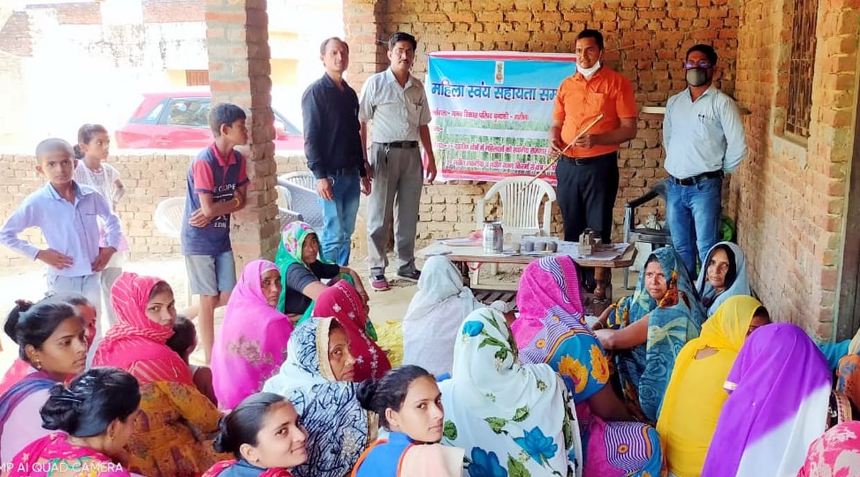 Training given to women to prepare sugarcane nursery
