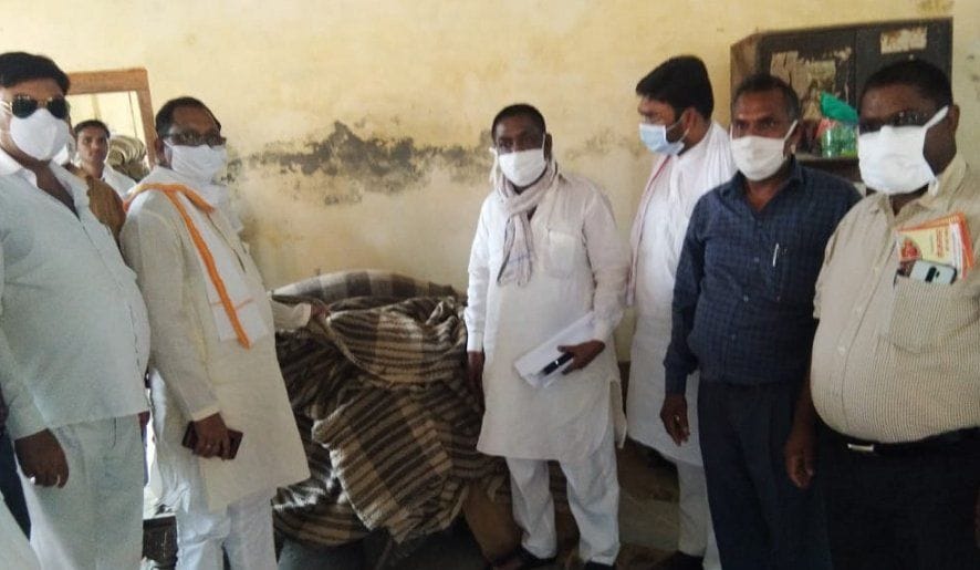 Khadi village industry will provide employment to experienced migrant workers
