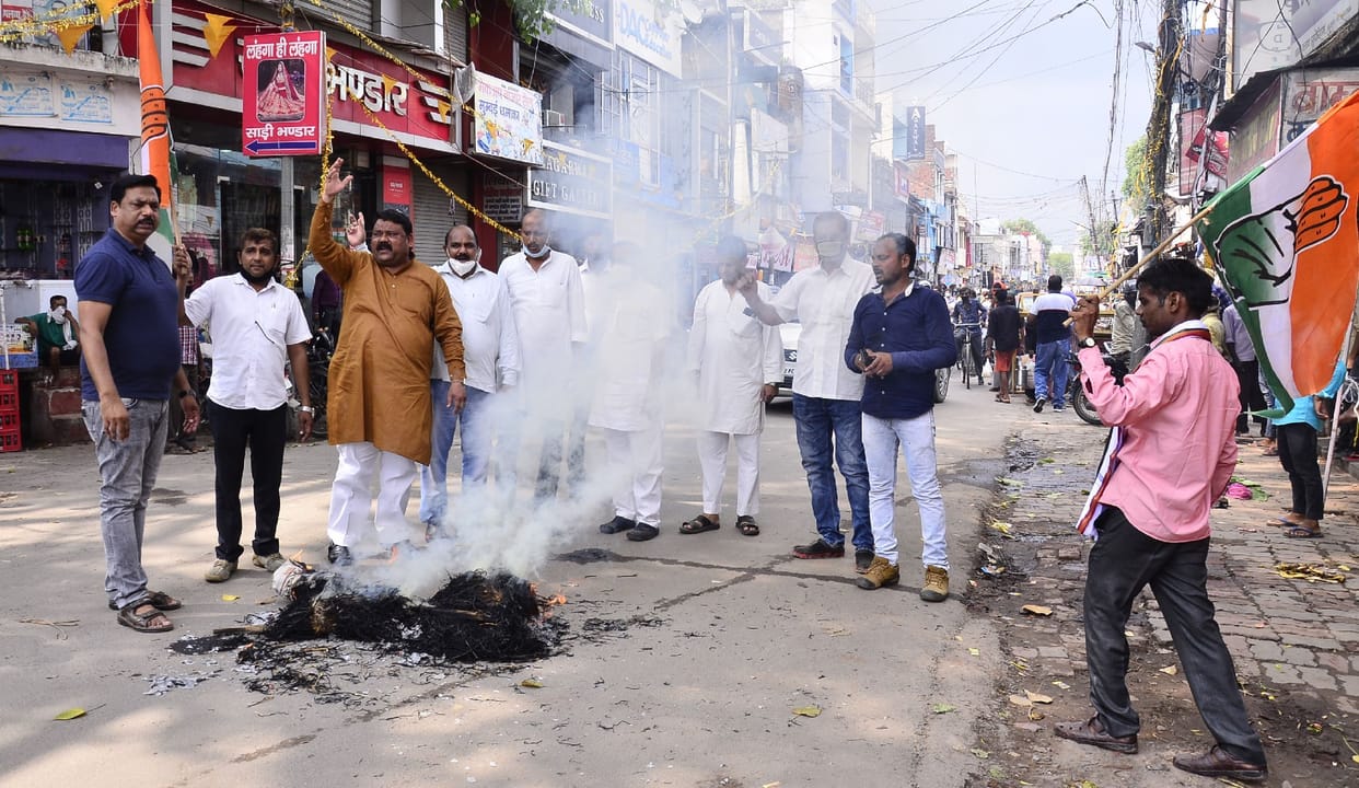 Congressmen burnt effigy of Chinese President
