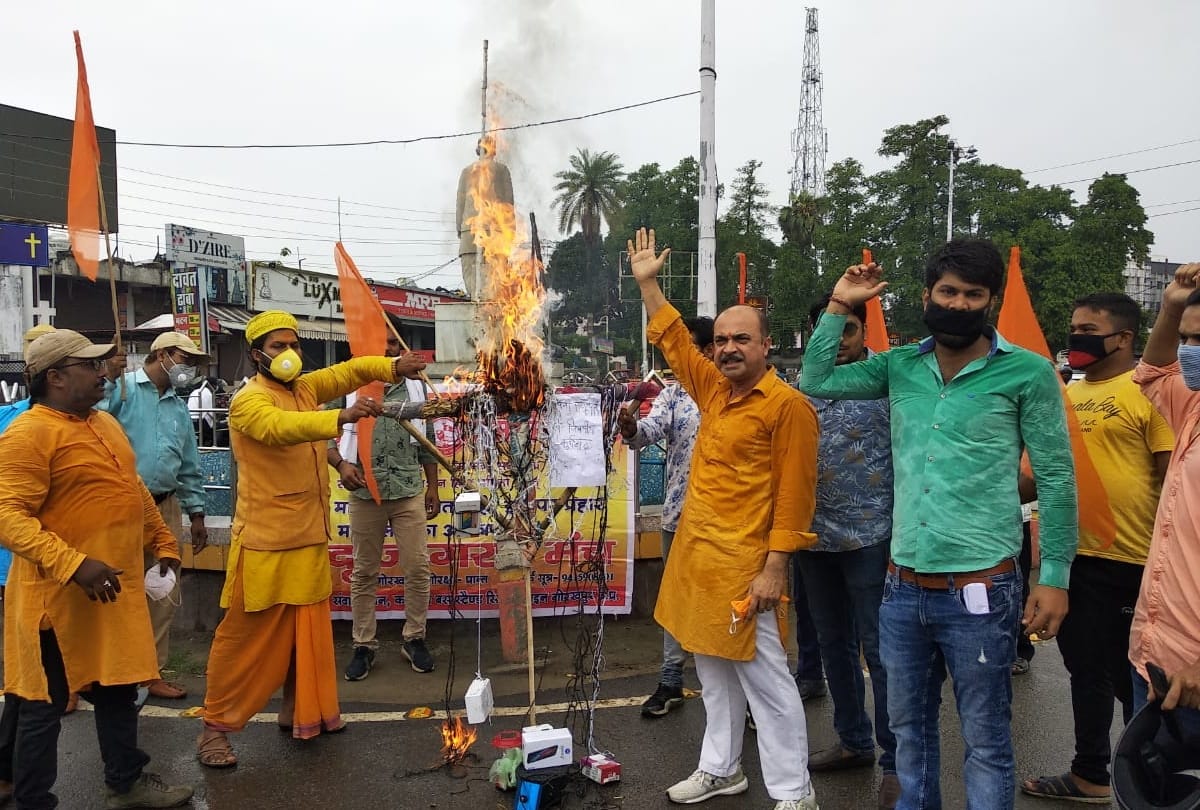 Chinese President effigy burnt by political party in Gorakhpur after Border dispute
