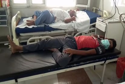 ट्रॉमा सेंटर में भर्ती परिवार के सदस्य