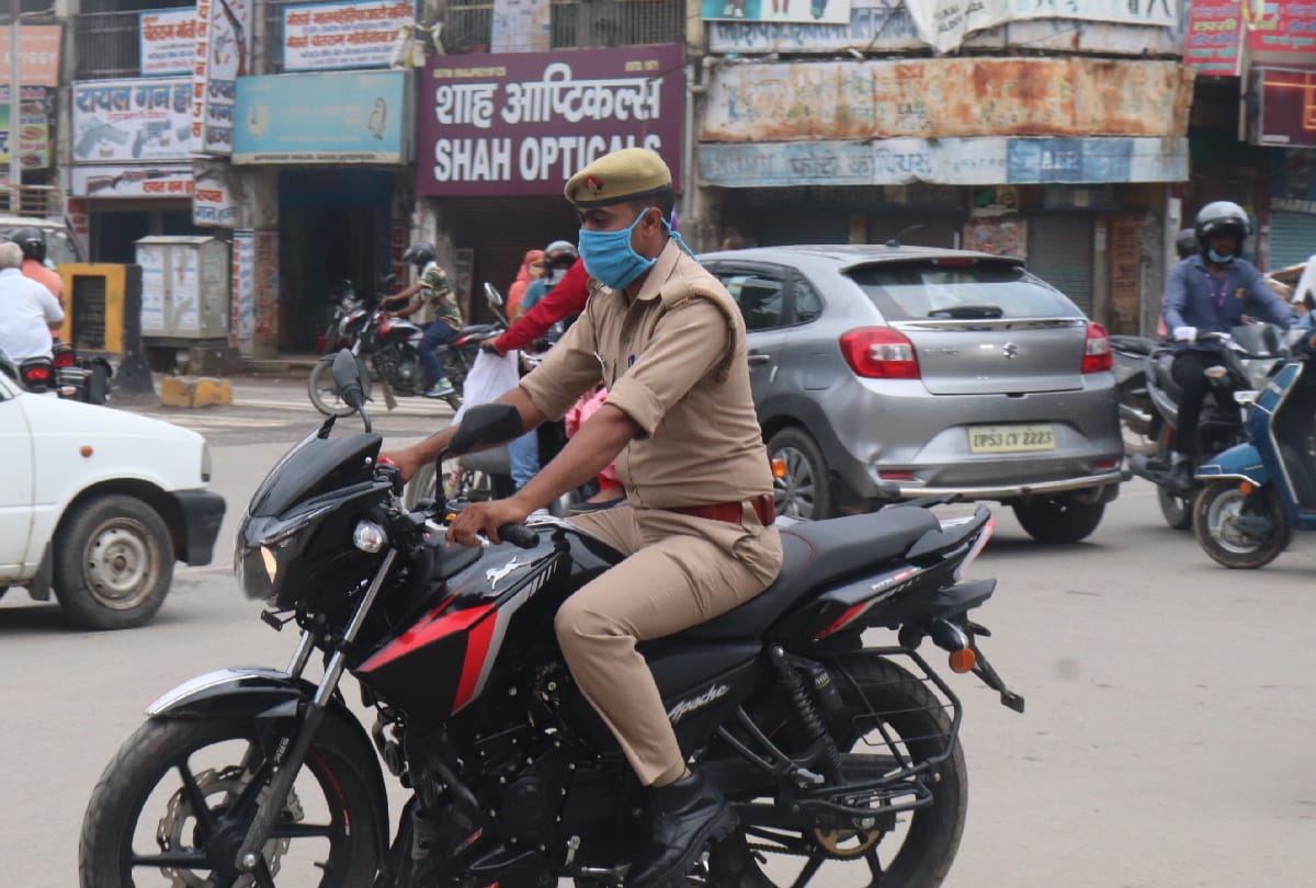 Bike and scooty drive without helmet pay double penalty in gorakhpur due to Amendment in Motor Vehicle Act