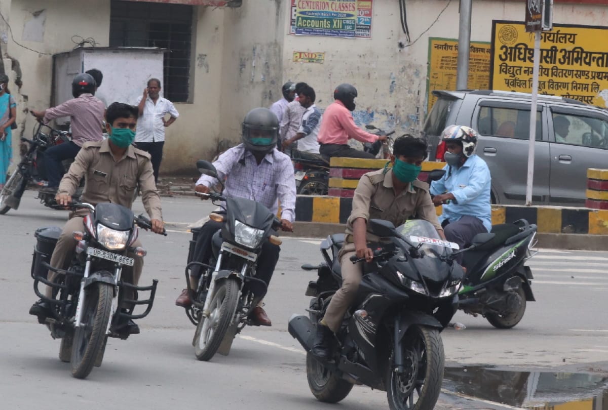 Bike and scooty drive without helmet pay double penalty in gorakhpur due to Amendment in Motor Vehicle Act