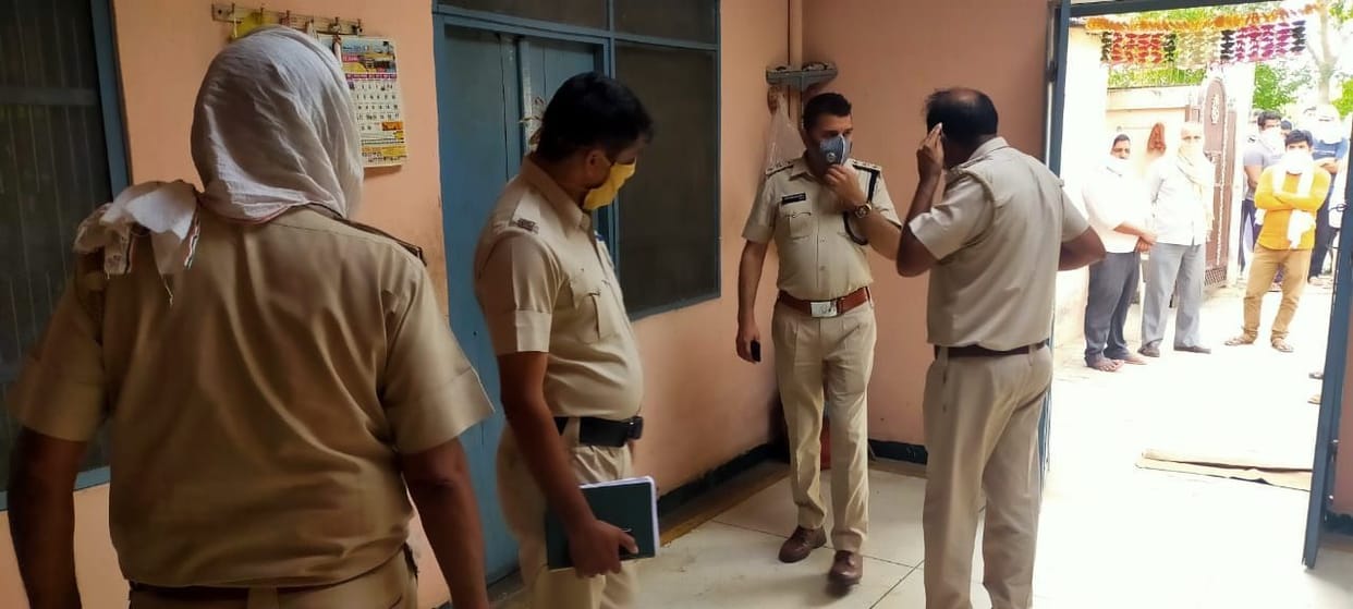 son of former sarpanch killed his wife and hanged himself