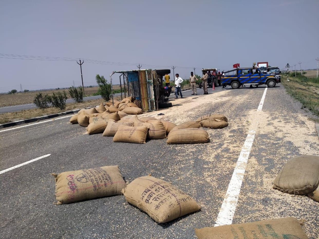 Uncontrolled pickup overturns, two killed, four injured