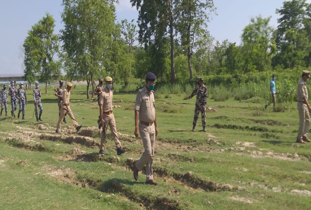 SSB and police force do march in India nepal border areas leaning with Balrampur