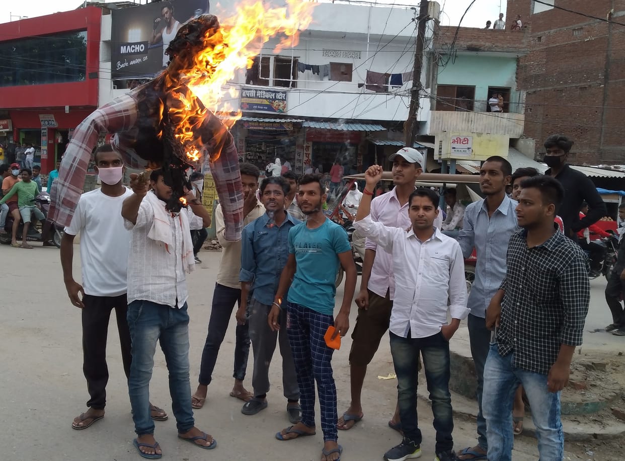 ABVP activists burn effigy of Chinese President